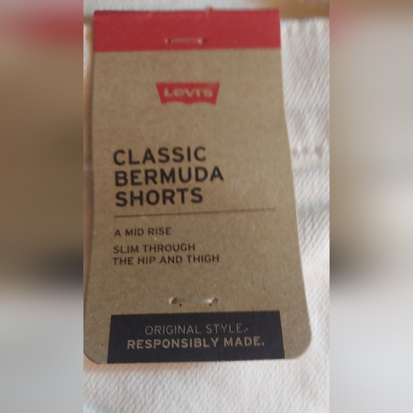 Women's Levi's Shorts - Picture 3 of 7